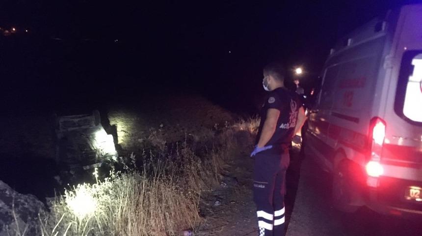 Takla atan otomobil s&uuml;r&uuml;c&uuml;s&uuml; kayıplara karıştı