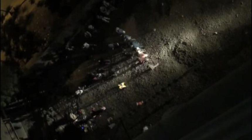 Yasağı umursamadılar! Otomobilin farıyla bah&ccedil;eyi aydınlatıp kına gecesi yaptılar