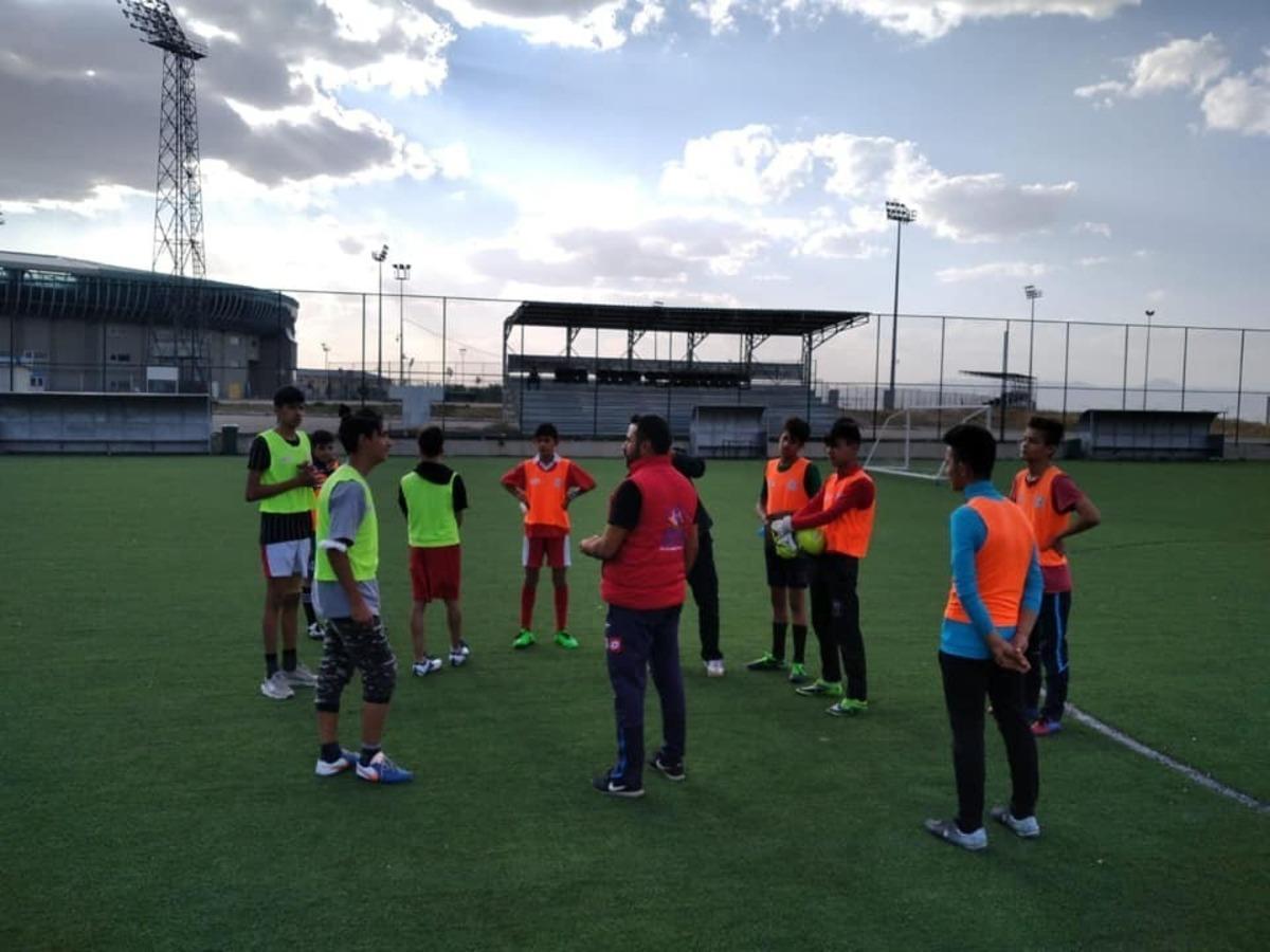 Afganlı gen&ccedil;ler Gen&ccedil;lik Merkezinde sosyal aktivitelerle moral buluyor