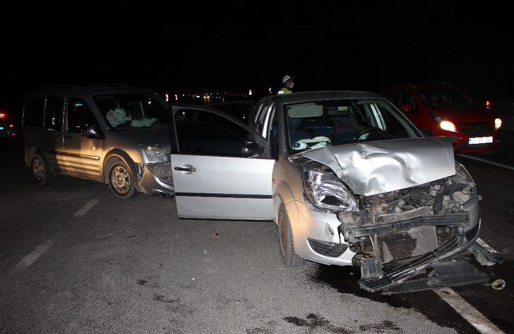 Elazığ’da otomobil ile hafif ticari araç çarpıştı G2