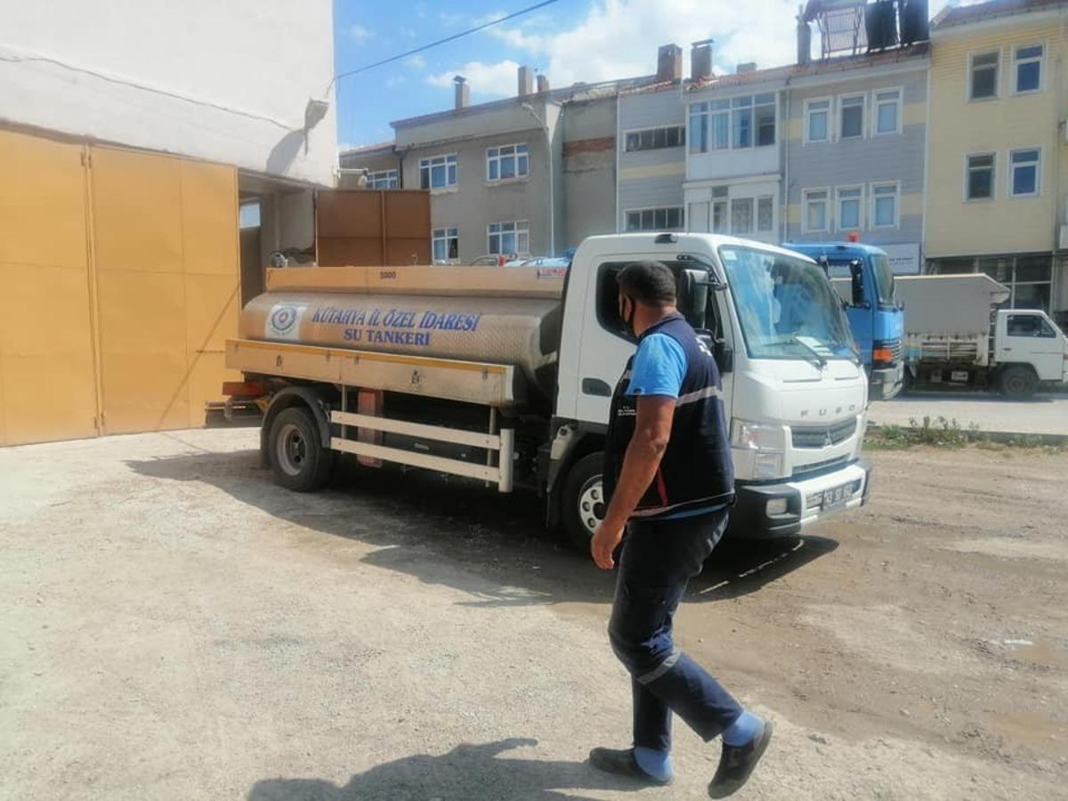 Aslanapa Belediyesi k&ouml;ylerin su sorunlarının &ccedil;&ouml;z&uuml;m&uuml; i&ccedil;in destek veriyor