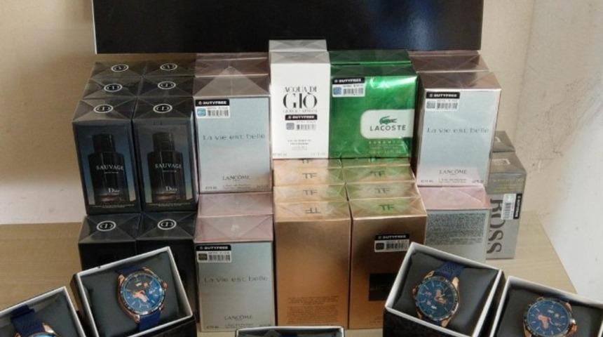 G&uuml;mr&uuml;k Ka&ccedil;ağı Mallarla Yakalandılar