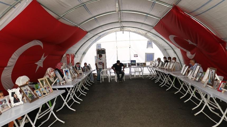 HDP &ouml;n&uuml;ndeki ailelerin evlat n&ouml;beti 369&rsquo;ncu g&uuml;n&uuml;nde