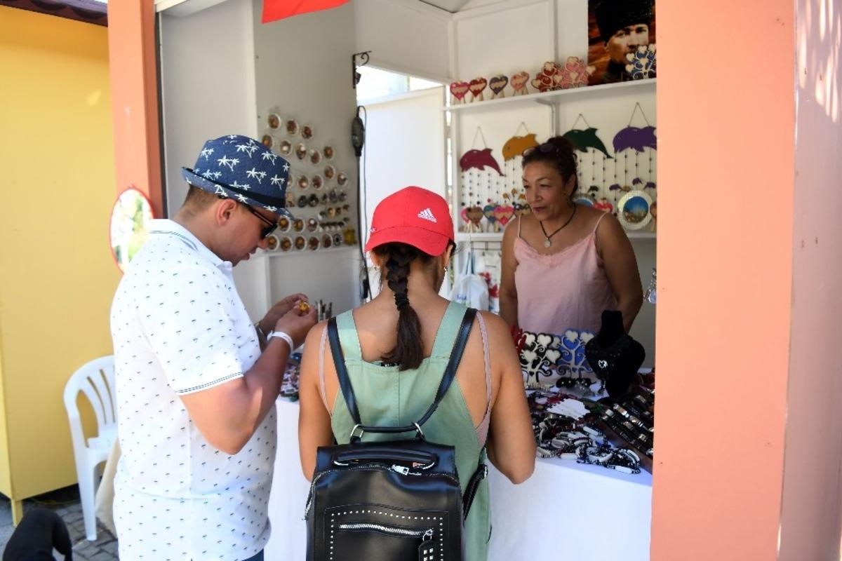 Kemerin el işi sanat&ccedil;ıları yeni yerlerine kavuştu