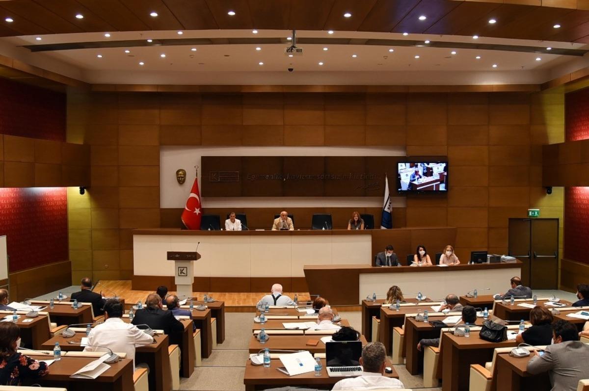 Kadık&ouml;y&rsquo;de havai fişek kullanımı yasaklandı