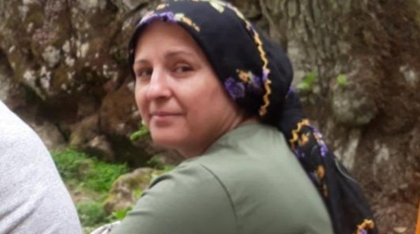 Otomobilin &ccedil;arptığı 2 &ccedil;ocuk annesi kadın hayatını kaybetti