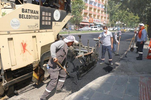 Batman’da Mahatma Gandi Bulvarına bin 300 ton asfalt serimi