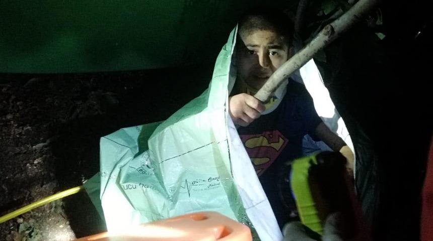 Bolu'da korkun&ccedil; olay! &Ouml;len babasının yanında saatlerce kurtarılmayı bekledi