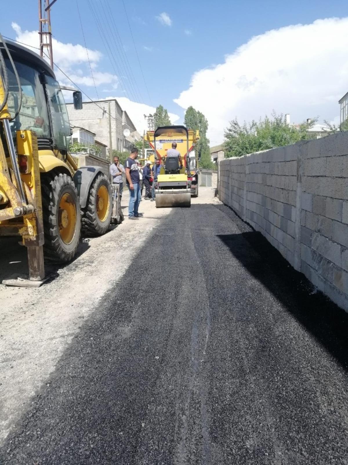 Tuşba&rsquo;da asfalt,  yama ve onarım &ccedil;alışmaları aralıksız devam ediyor