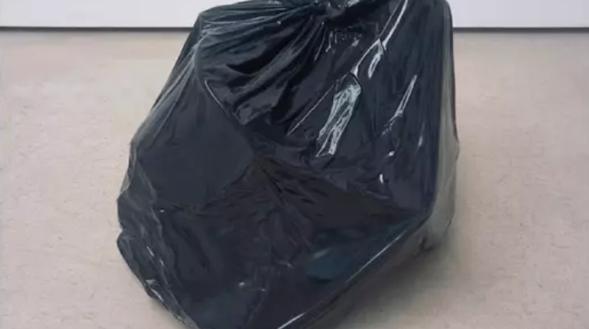 Bir sanat eseri olarak 500 bin TL&rsquo;den satışa &ccedil;ıkan &ccedil;&ouml;p torbası