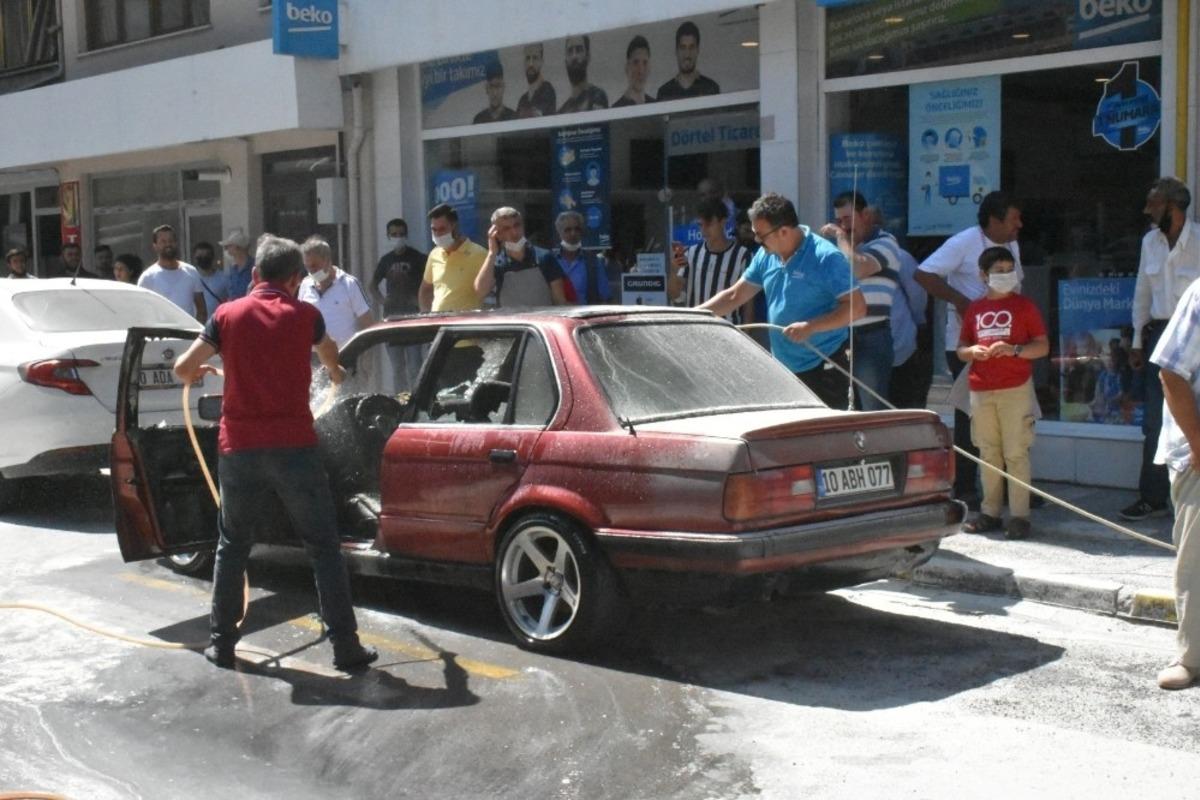 Park halindeki ara&ccedil; alev aldı
