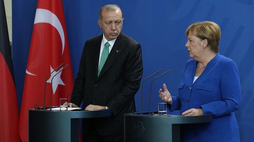Bloomberg: T&uuml;rkiye ve Yunanistan arasındaki gerilimi d&uuml;ş&uuml;rmek i&ccedil;in Merkel devreye girmeli