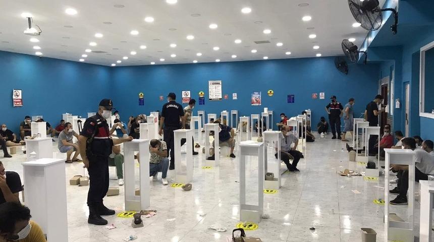 Mersin'de şok kumar baskını! Suçüstü yakalandılar