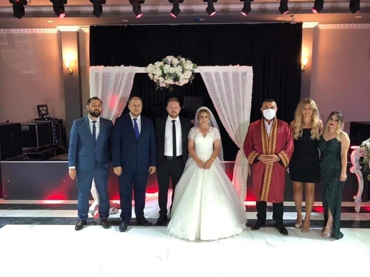 &Ouml;zkan G&ouml;z&uuml;tok d&uuml;nya evine girdi