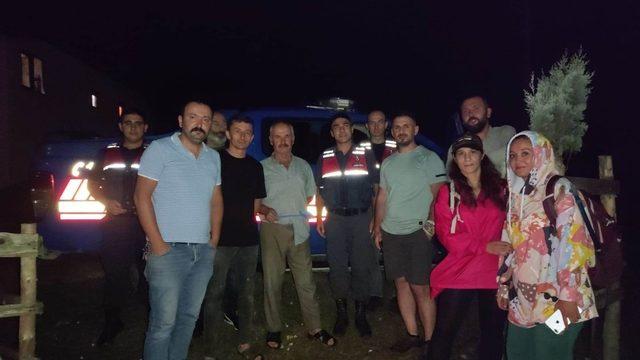 Ormanlık alanda kaybolan iki kadını Off-Road ekibi buldu