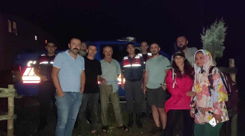 Ormanlık alanda kaybolan iki kadını Off-Road ekibi buldu