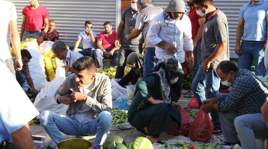 Diyarbakır'daki pazarda endişe yaratan g&ouml;r&uuml;nt&uuml;