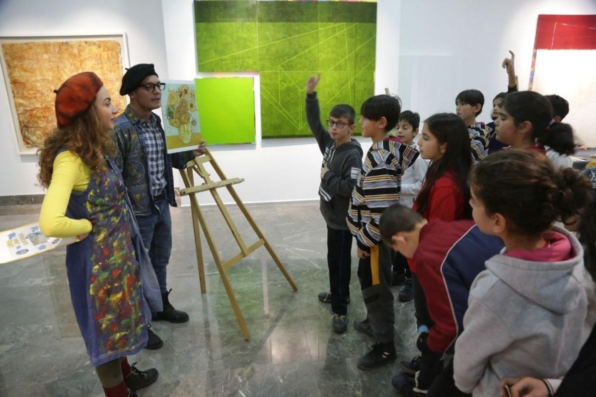 Bavulumda Sanat Var &ccedil;alışmalarına online olarak devam ediyor