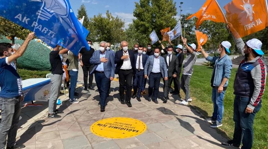 AK Parti d&ouml;rt il&ccedil;ede kongre yaptı