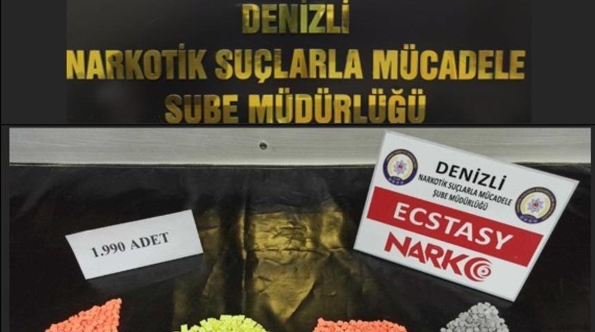 Polis y&uuml;kl&uuml; miktarda uyuşturucu sevkiyatını engelledi
