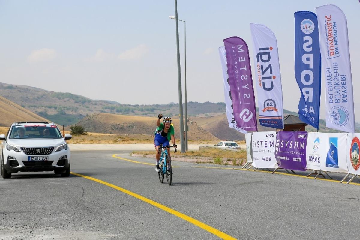Bisiklet&ccedil;iler pedallarını Kayseri&rsquo;den Erciyes&rsquo;e &ccedil;evirdi