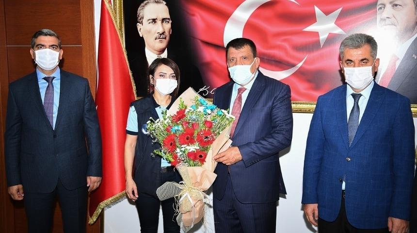 Başkan G&uuml;rkan&rsquo;da zabıtalara &ouml;vg&uuml;