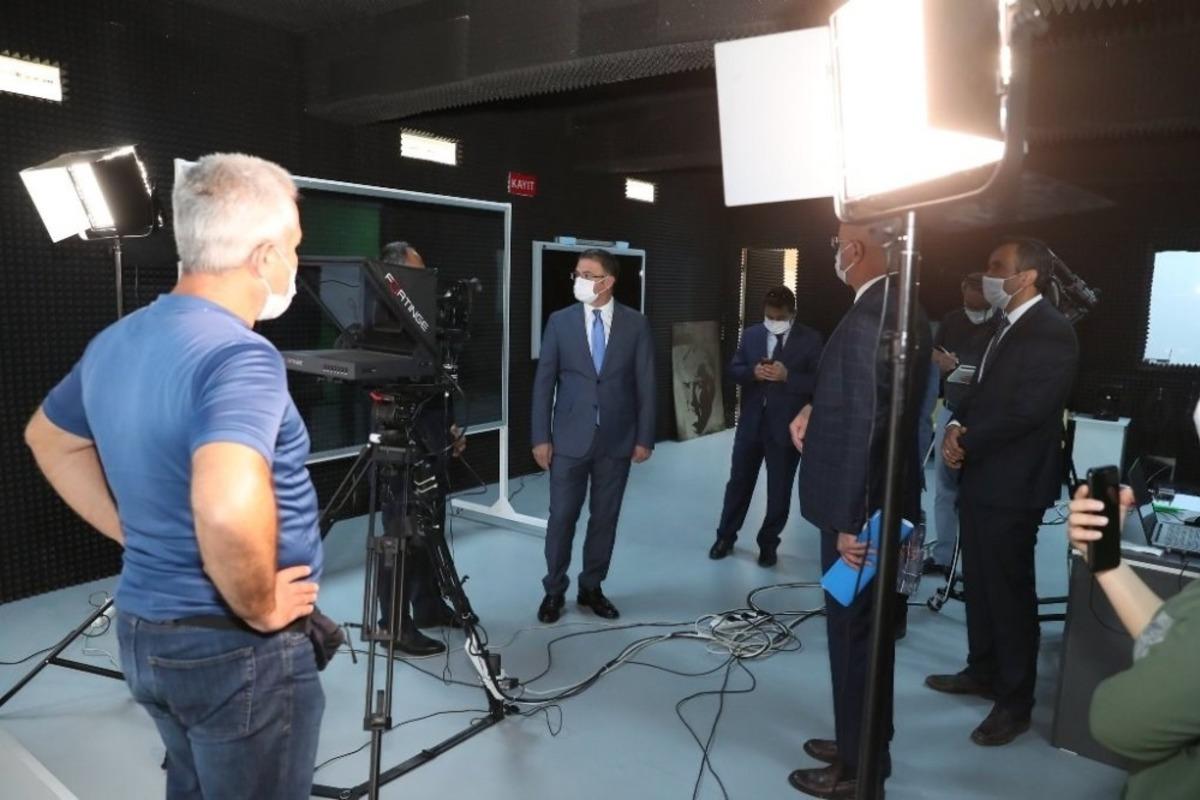 Okula TV st&uuml;dyosu kurdular