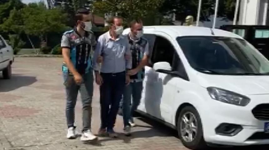 Bakırk&ouml;y'de bagaj &uuml;st&uuml;nde yolculuk yapılan otomobil s&uuml;r&uuml;c&uuml;s&uuml; yakalandı