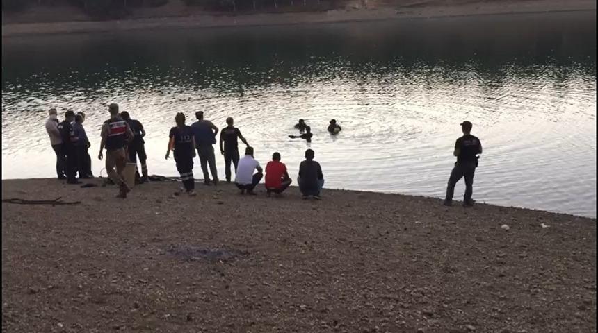 Tokat'ta serinlemek i&ccedil;in g&ouml;lete giren gen&ccedil; boğuldu