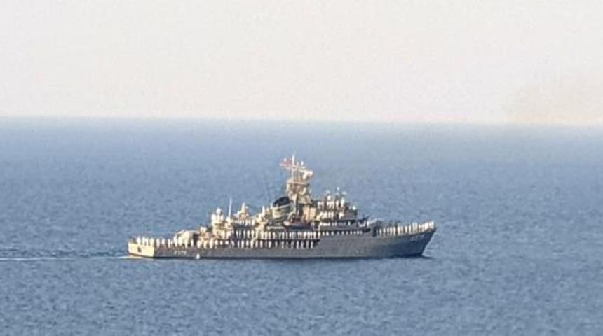 Doğu Akdeniz&rsquo;deki T&uuml;rk savaş gemileri Kıbrıs T&uuml;rk&uuml;'n&uuml; selamladı
