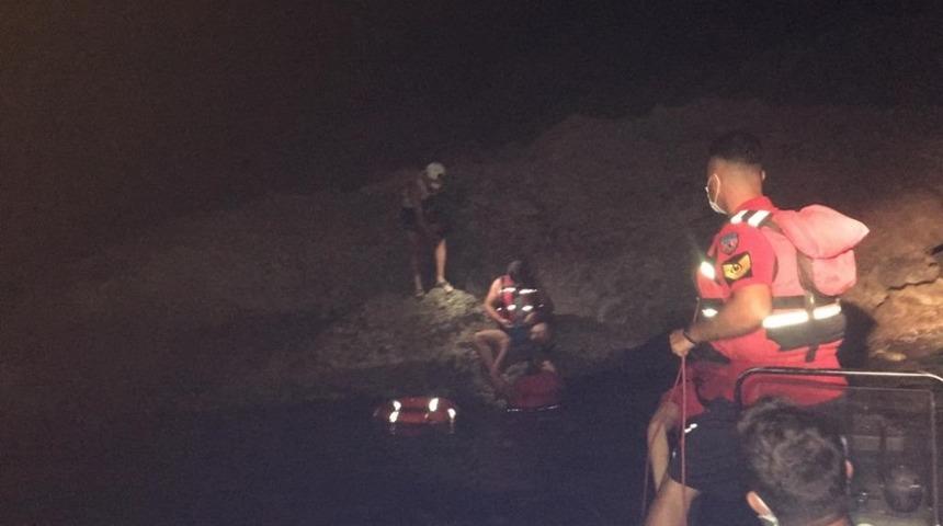 Deniz kıyısında mahsur kalan tatilcileri J&Ouml;AK ve JAK kurtardı