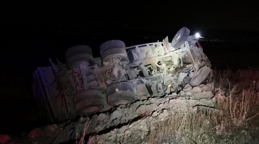 Son dakika: Mardin'in Midyat il&ccedil;esinde feci kaza! 6 &ouml;l&uuml;, 2 yaralı