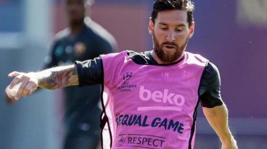 Barcelona'da kalan Lionel Messi ilk antrenmanına &ccedil;ıktı