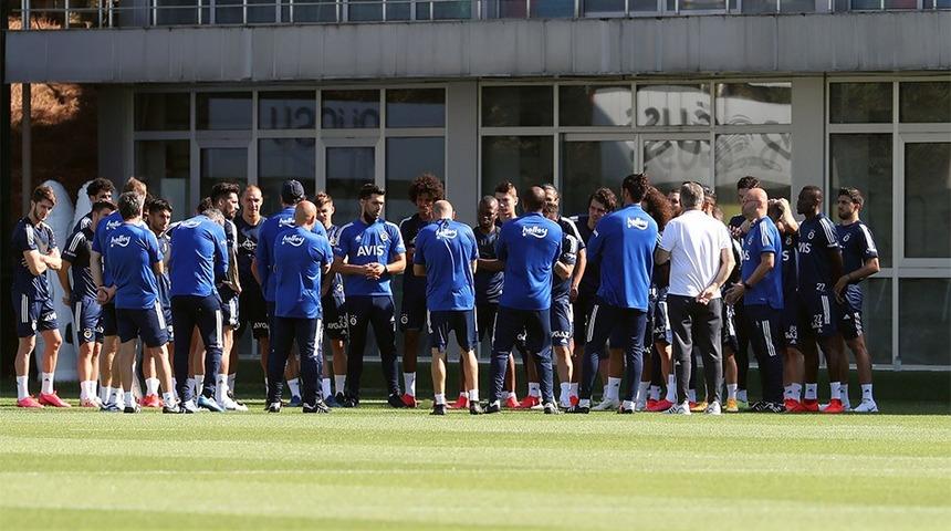 Fenerbahçe'de Jose Sosa'ya alkışlı karşılama