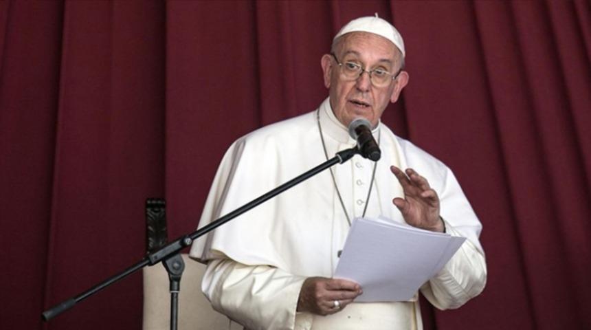 Papa, &ccedil;ocuk istismarıyla su&ccedil;lanan ABD'li piskoposun istifasını kabul etti