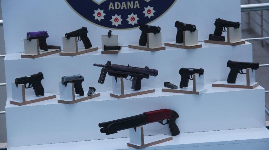 Adana'da sokak &ccedil;eteleri &ccedil;atıştı! 1 kişi &ouml;ld&uuml;, 5 kişi tutuklandı