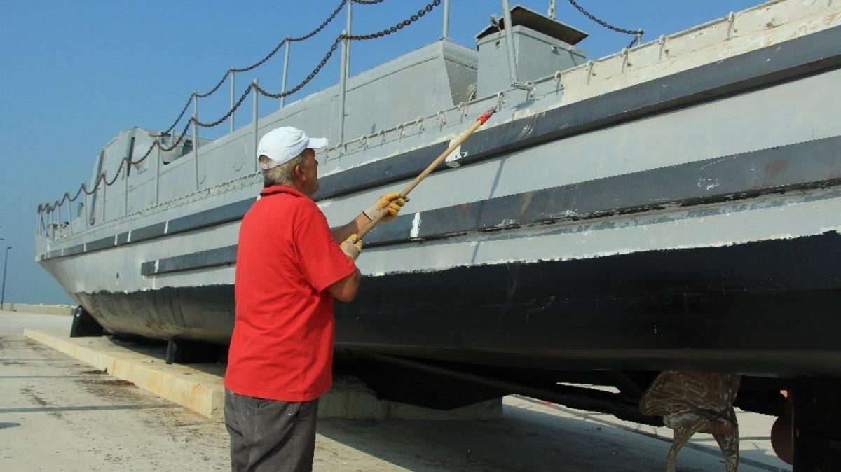 Tarihi savaş gemisi ve u&ccedil;ak bakımdan ge&ccedil;iriliyor