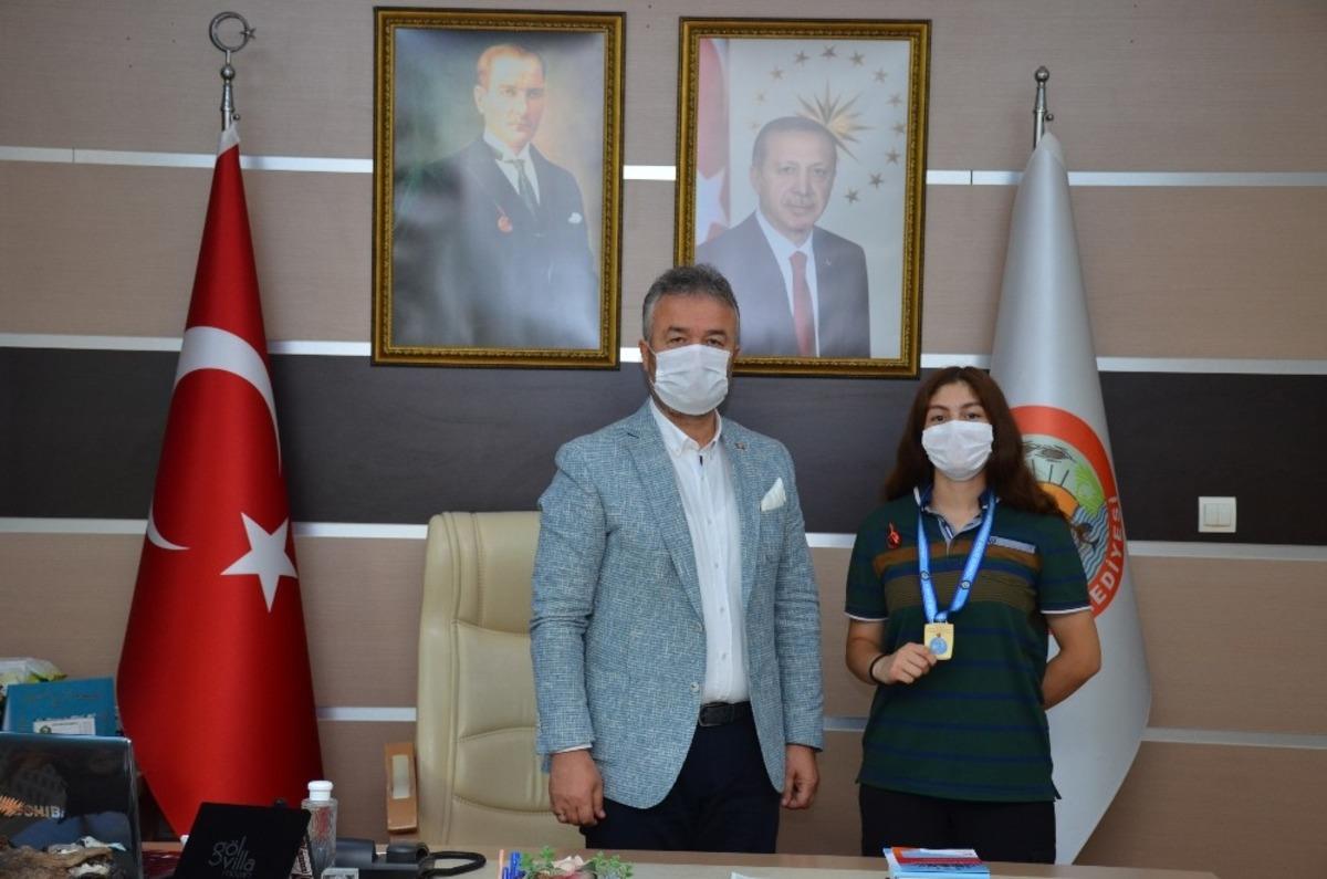 T&uuml;rkiye İşitme Engelliler Karate Şampiyonu 19 Mayıs il&ccedil;esinden
