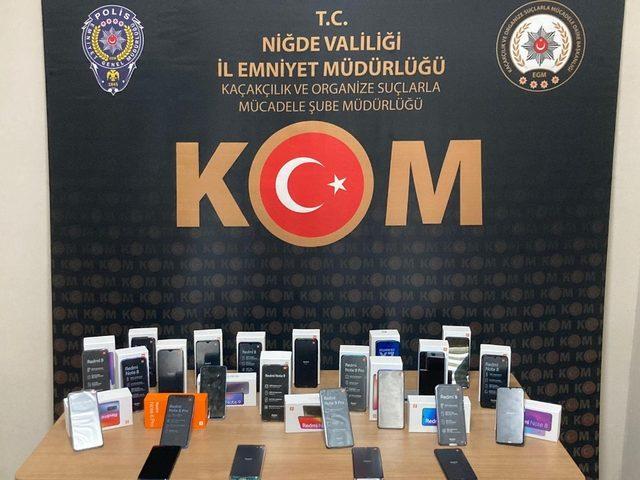 Niğde KOM’dan 4 ayrı adrese operasyon:  32 cep telefonu ele geçirildi