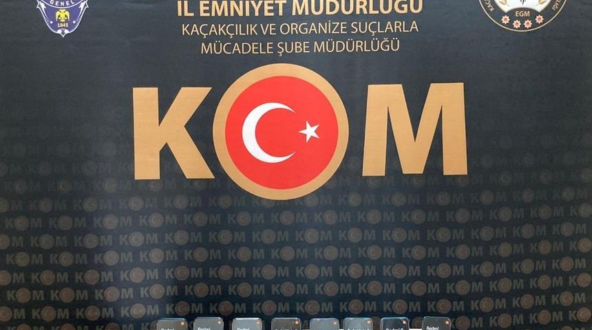 Niğde KOM’dan 4 ayrı adrese operasyon:  32 cep telefonu ele geçirildi