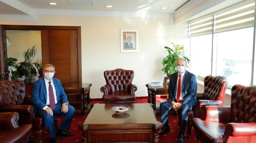 Vali Ekrem Canalp&rsquo;ten, Rekt&ouml;r Tabakoğlu&rsquo;na ziyaret