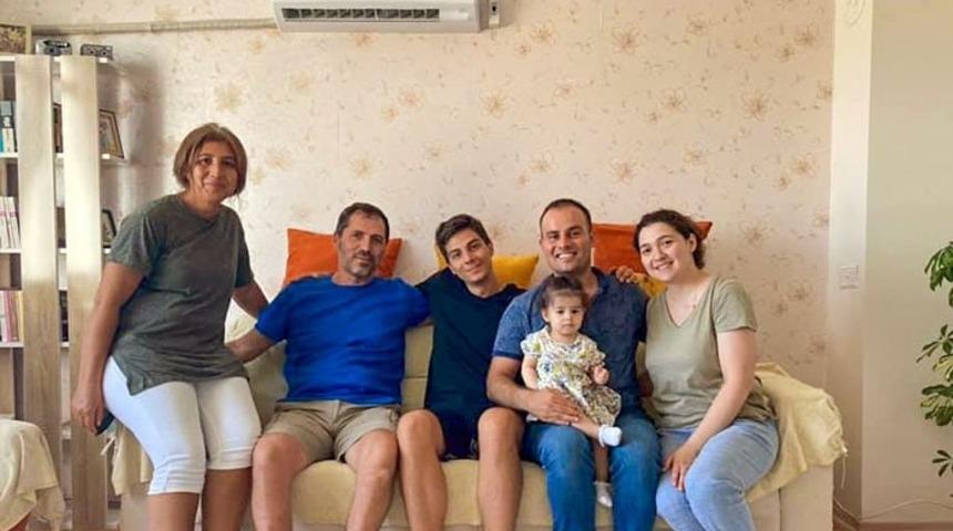 Şehit &ouml;ğretmenin ailesi minik Ayb&uuml;ke&rsquo;yi ziyaret etti