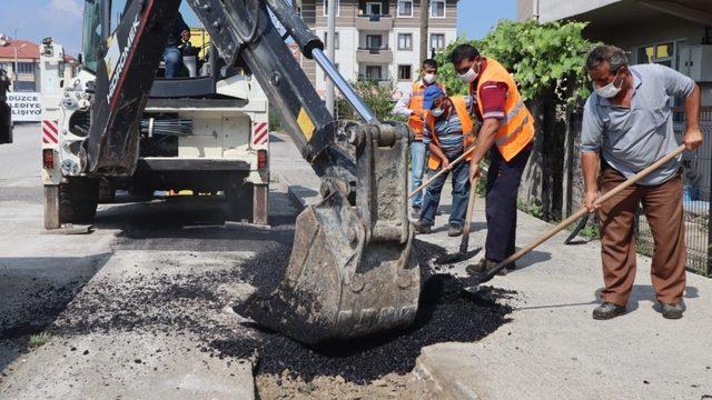 Düzce’de bozuk yollar onarılmaya devam ediyor