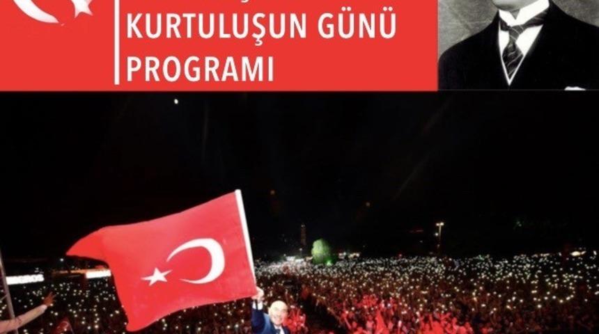 İzmir’de coşkulu 9 Eylül programı