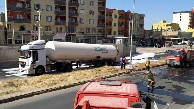 Kızıltepe’de kaza geçiren azot yüklü tanker korkuttu