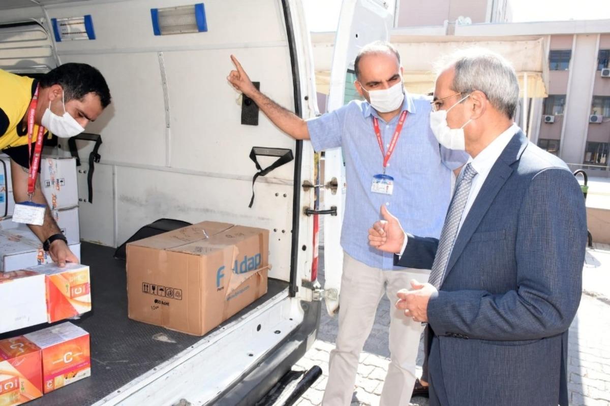 Başkan Bozdoğan&rsquo;dan sağlık &ccedil;alışanlarına N95 maske, siperlik ve vitamin desteği