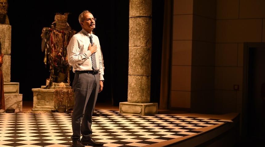 Başkan Bozdoğan, tiyatronun prestijli ödülüne layık görüldü