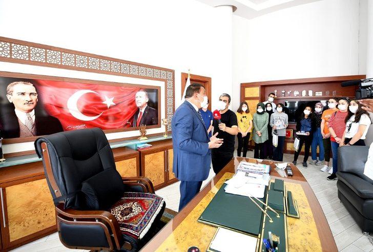 Gürkan’dan başarılı öğrencilere hediye G2