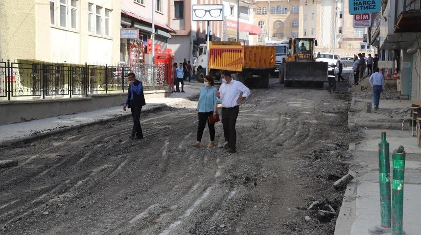 Hakkari&rsquo;de asfalt &ccedil;alışmaları hız kesmeden devam ediyor
