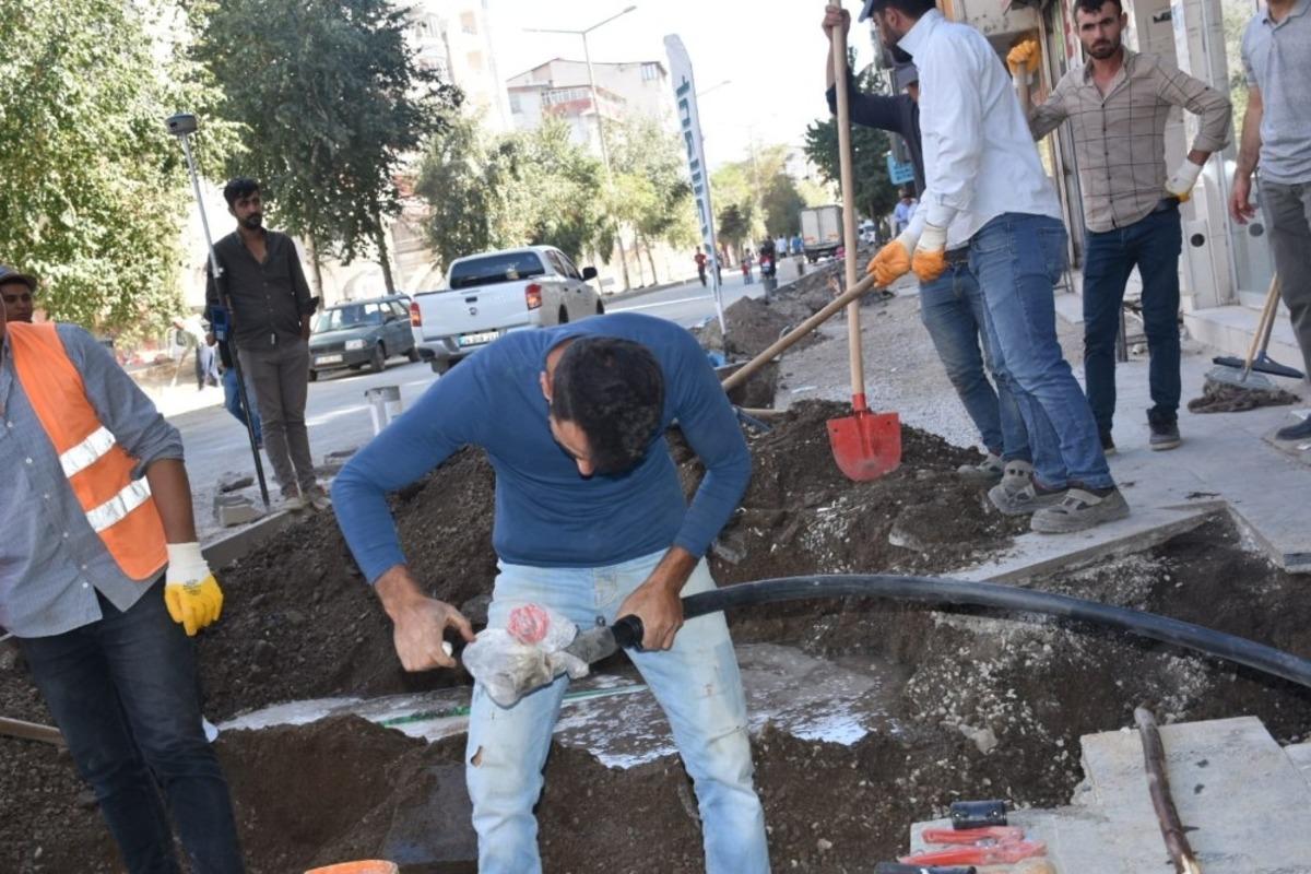 Cumhuriyet Caddesi&rsquo;nde &ccedil;alışmalar yoğun şekilde devam ediyor